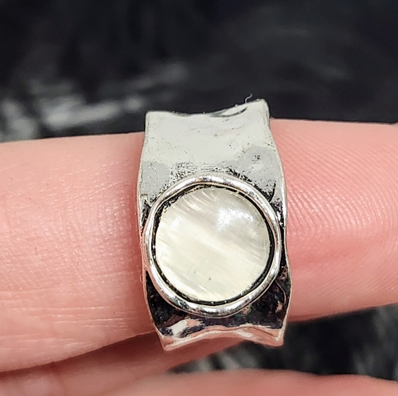 Hand Crafted Jewelry - Mother Of Pearl 925 Sterling Silver Shell Ring.